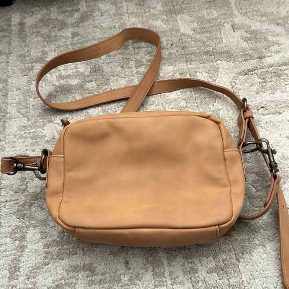 Universal Thread Crossbody Purse - Picture 3 of 3